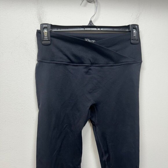 Shefit Medium Black High-Waisted Capri Leggings textured Detailing workout - Picture 5 of 9